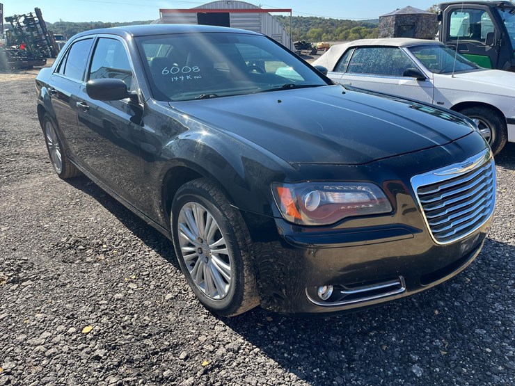 2012-chrysler-300-s-image-8
