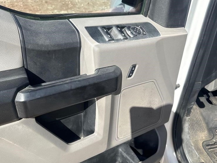 2017-ford-f350-xl-image-18