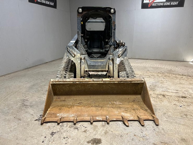 deere-323d-image-8