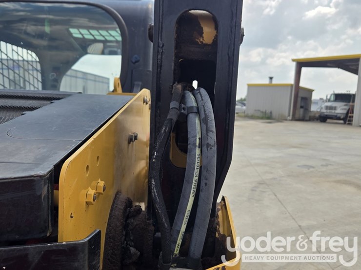 2016-caterpillar-259d-image-33