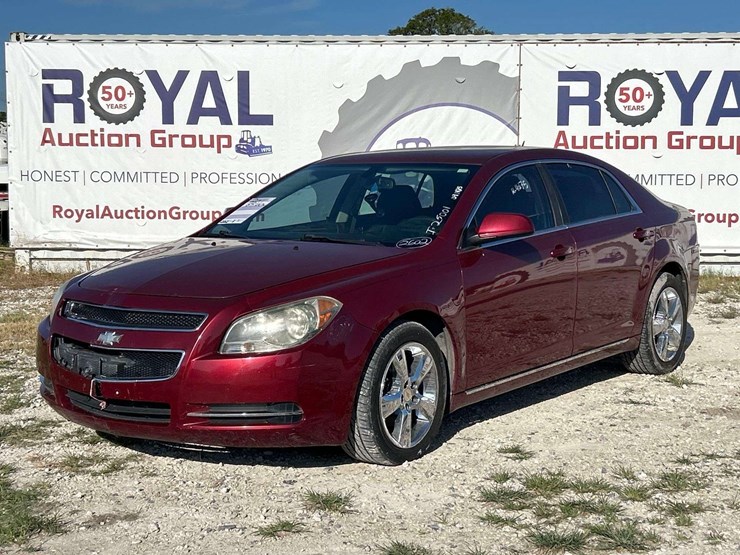2011-chevrolet-malibu-2lt-sedan-image-1