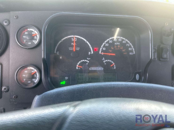 2017-freightliner-mt55-image-14