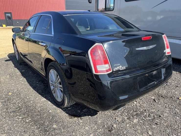 2012-chrysler-300-s-image-3