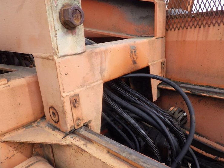 lull-644tt-34-telescopic-reach-lift-image-10