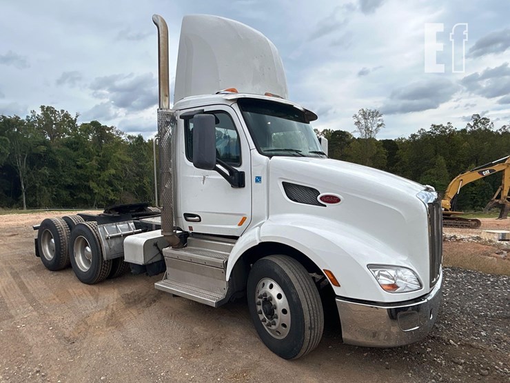 2018-peterbilt-579-image-2