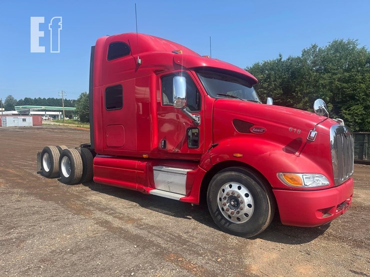 2010-peterbilt-387-image-2