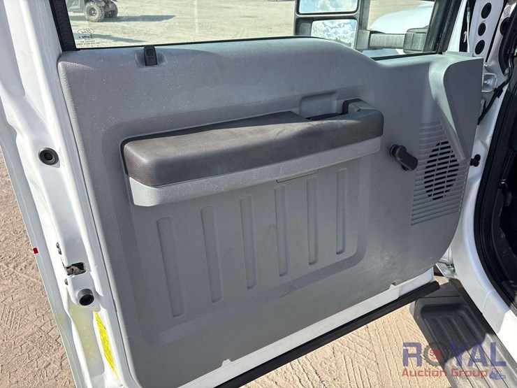 2015-ford-f550-image-8