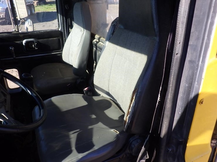 1999-mack-ch613-image-33