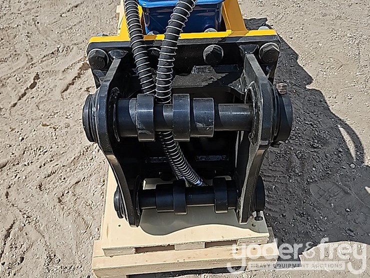 2025-caterpillar-305-image-9