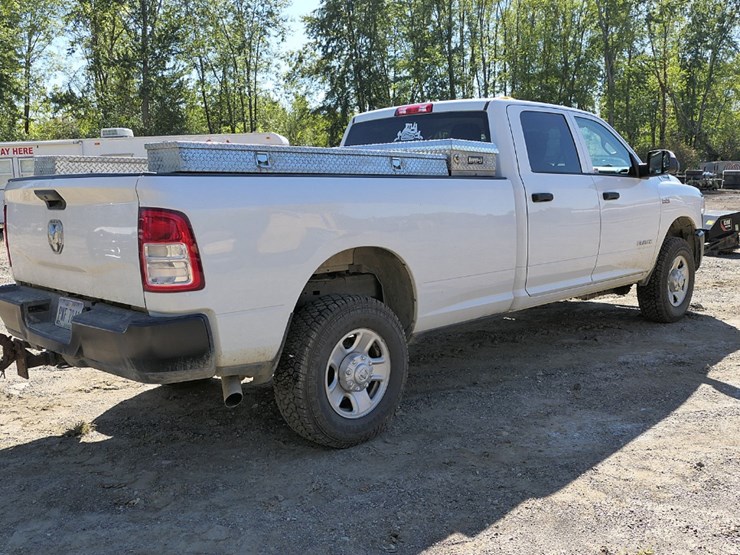 2020-dodge-ram-3500-image-4