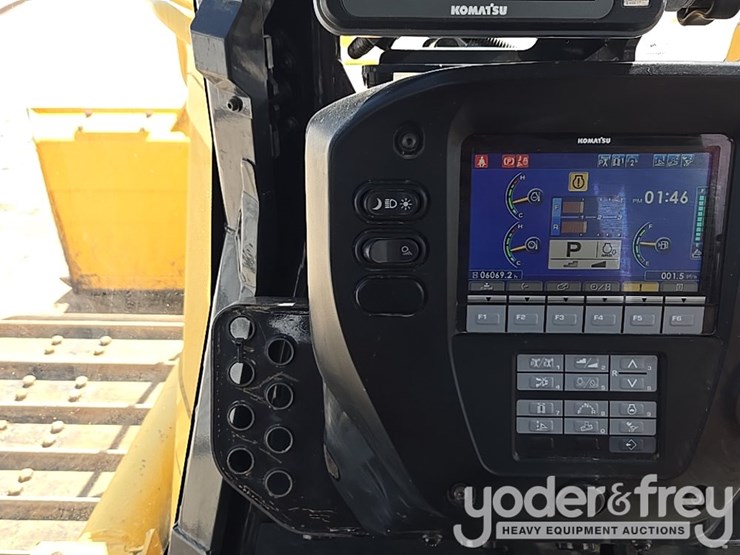 2022-komatsu-d71pxi-24-image-71