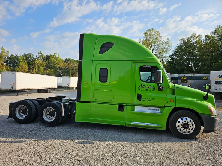 2017-freightliner-cascadia-125-image-19