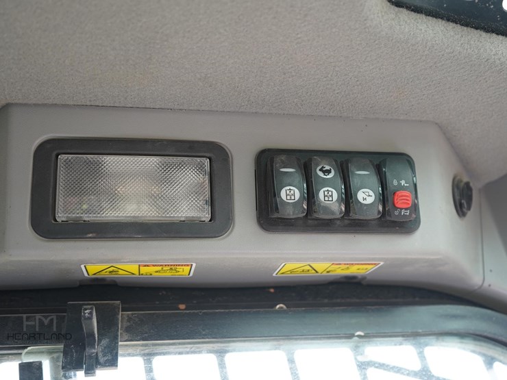 2019-caterpillar-262d-image-8