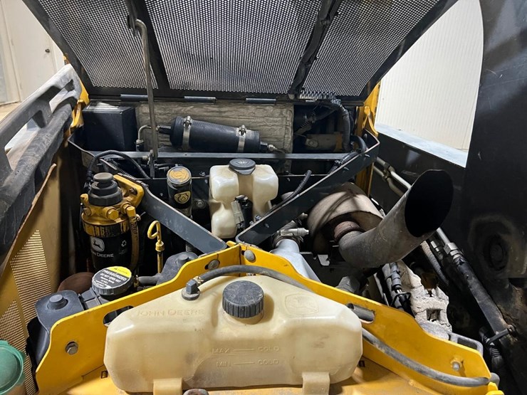 deere-323d-image-16