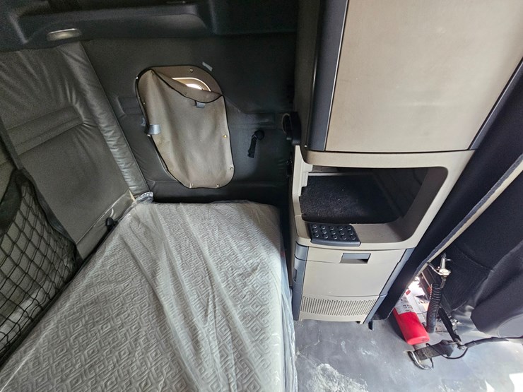 2017-freightliner-cascadia-125-image-73