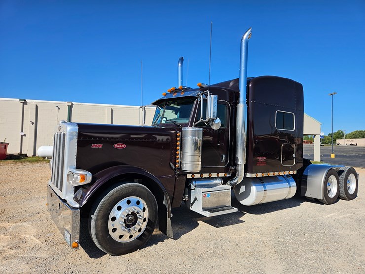 2013-peterbilt-389-image-4