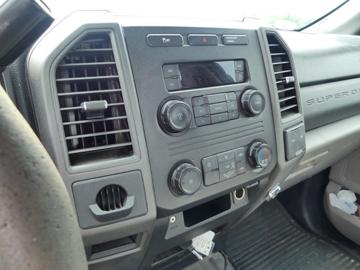 2017-ford-f350-xl-image-13