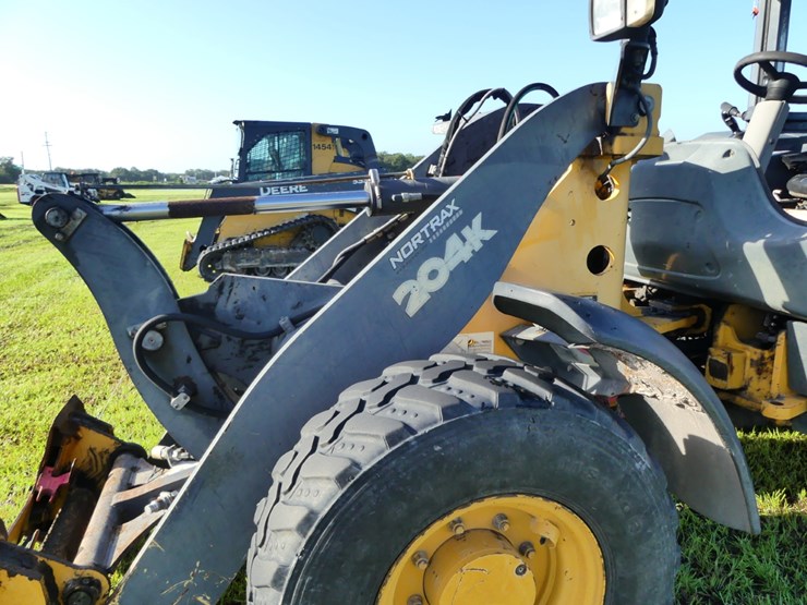 2015-deere-204k-image-8