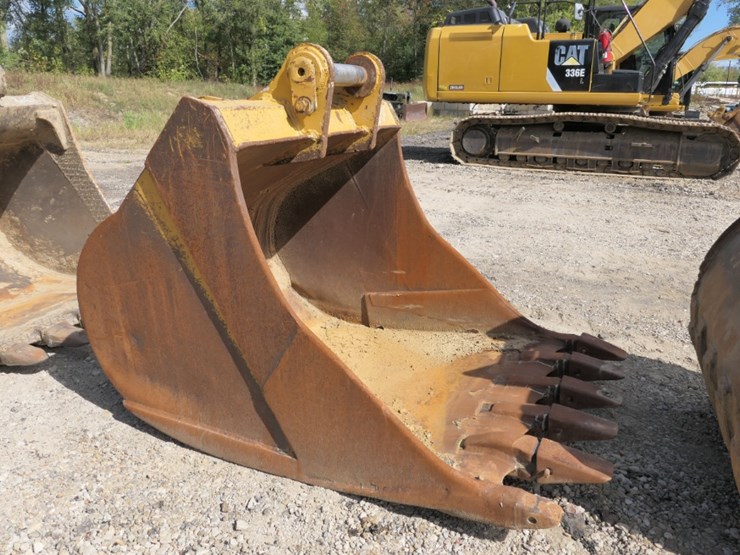 caterpillar-235-image-2