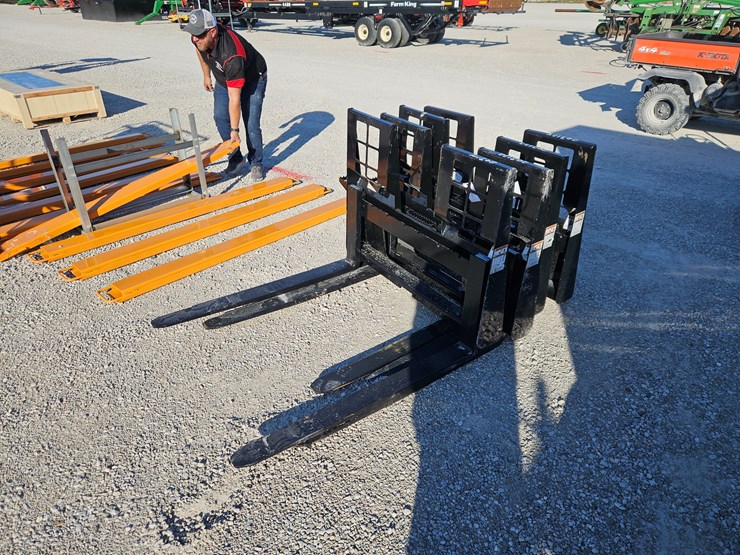 #203174-•-new-wt-pallet-forks-image-1