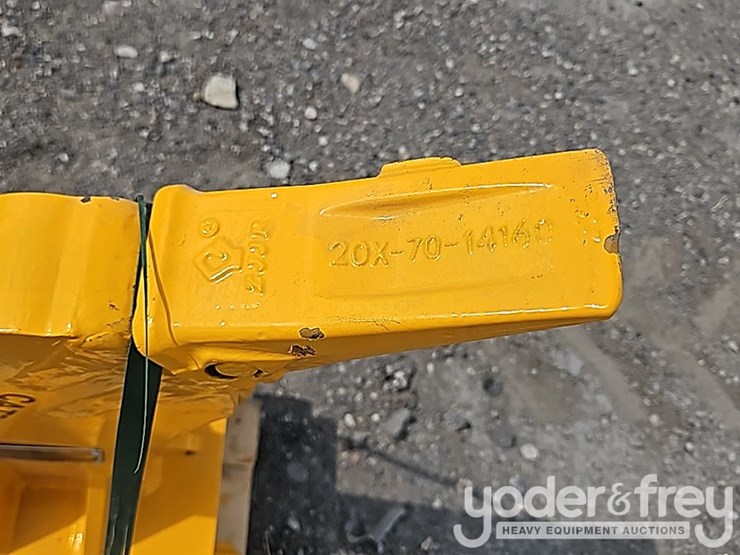 2025-caterpillar-305-image-10