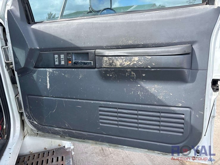 2003-ford-f550-image-33
