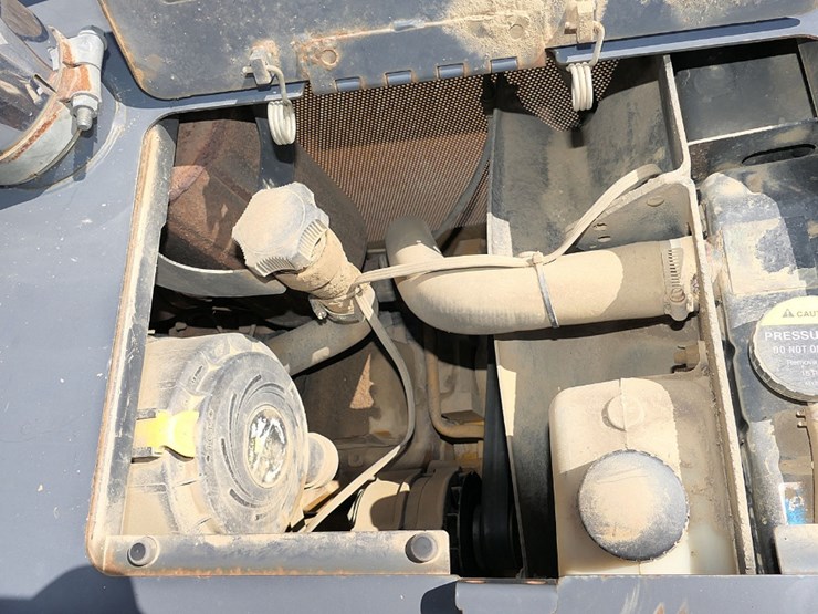 2000-deere-450h-image-21