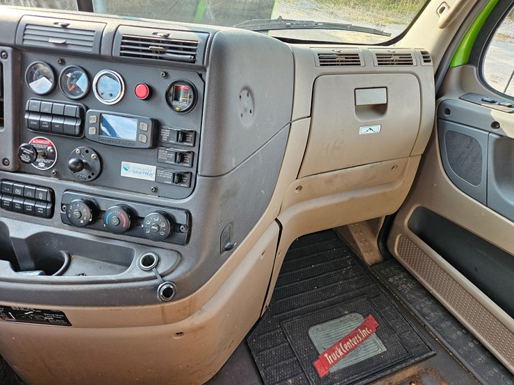 2017-freightliner-cascadia-125-image-51