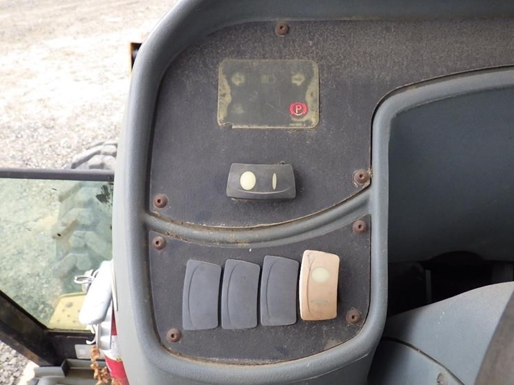 caterpillar-420d-image-34