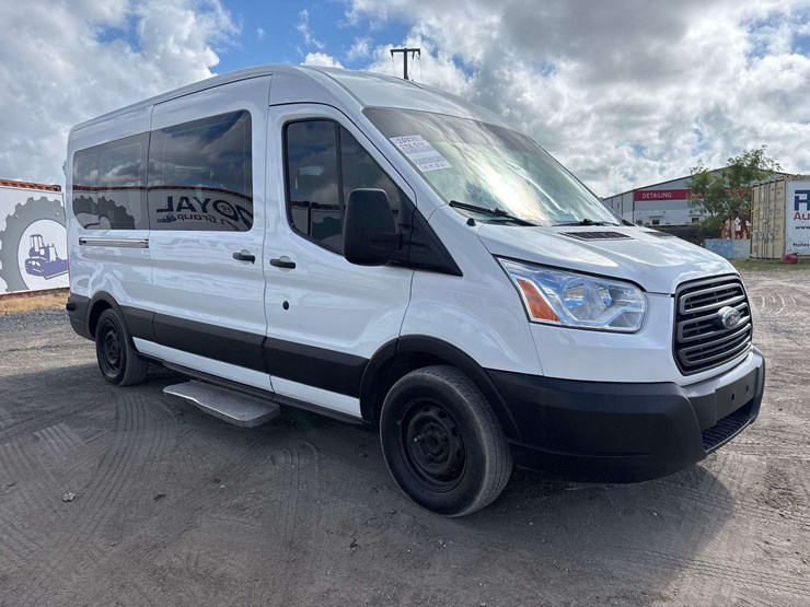 2015-ford-transit-image-2