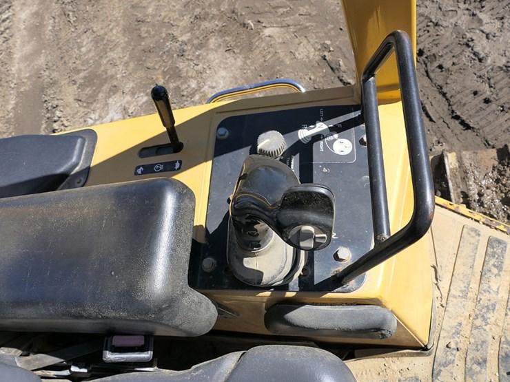 2000-deere-450h-image-23