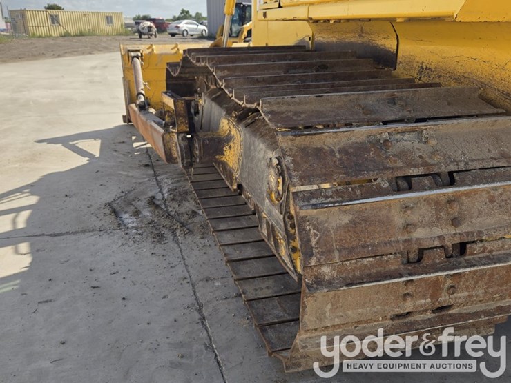2022-komatsu-d65px-18-image-16