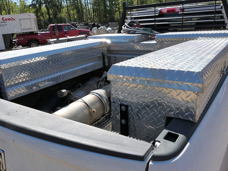 2017-dodge-ram-3500-image-12