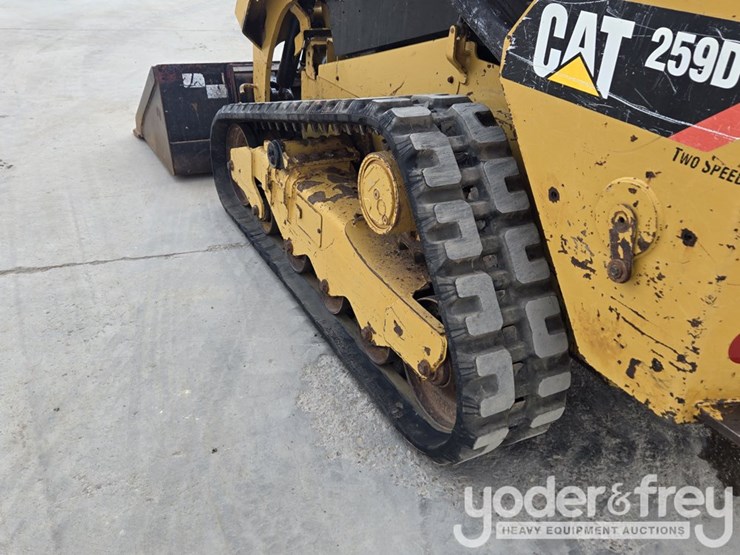 2016-caterpillar-259d-image-16