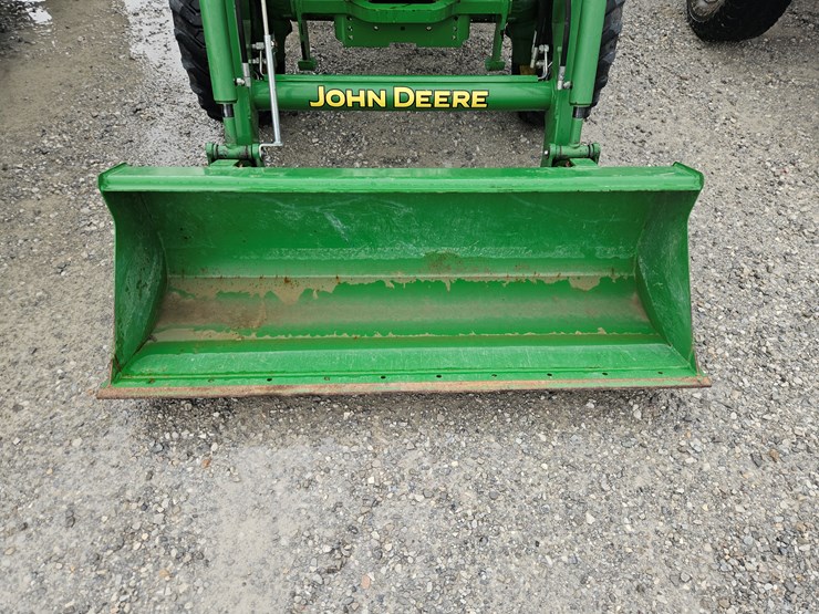 2015-john-deere-4044r-image-3