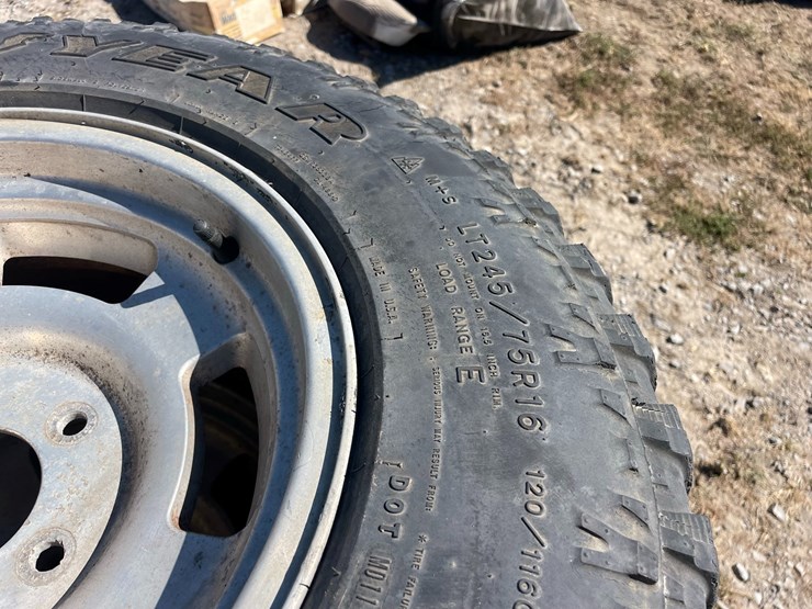 #2001-•-lot-of-(4)-246/75r16-tires-inv#-29764-image-4