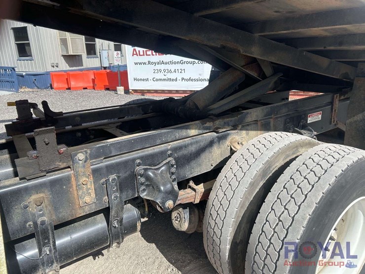 2015-freightliner-m2-106-altec-insulated-forestry-bucket-truck-image-35