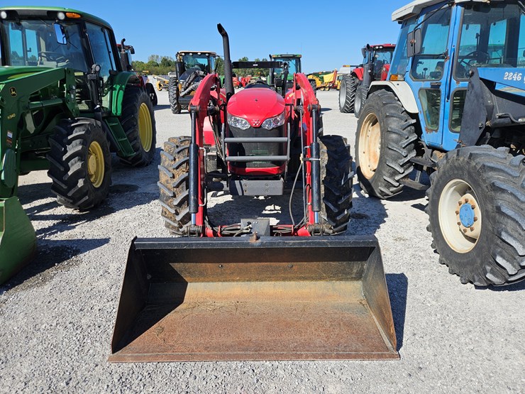 2015-massey-ferguson-4709-image-2