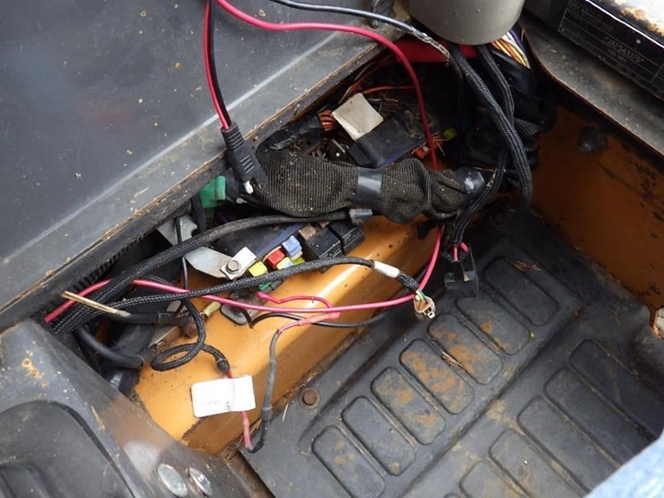 2012-case-sv300-image-31