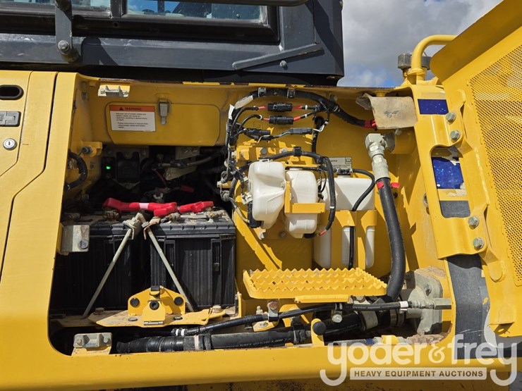 2018-komatsu-d61pxi-24-image-29
