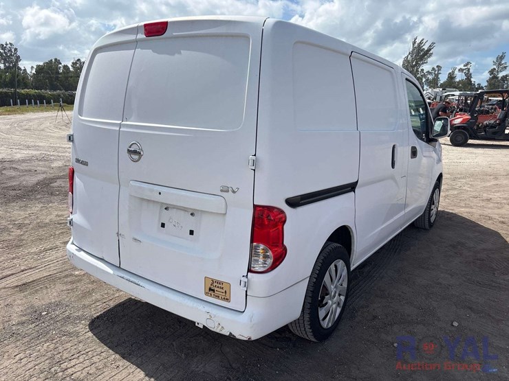 2017-nissam-nv200-cargo-van-image-3
