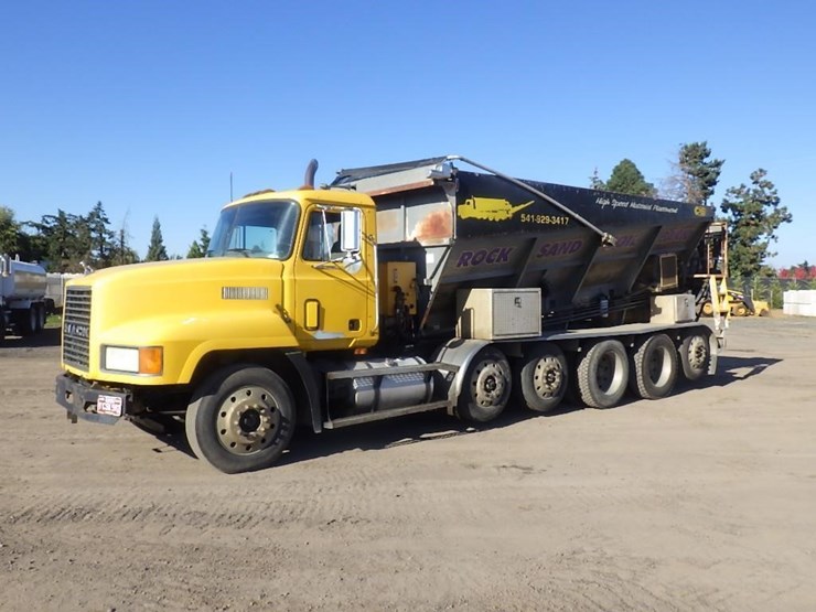 1999-mack-ch613-image-1