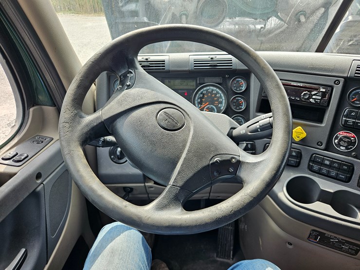 2017-freightliner-cascadia-125-image-59
