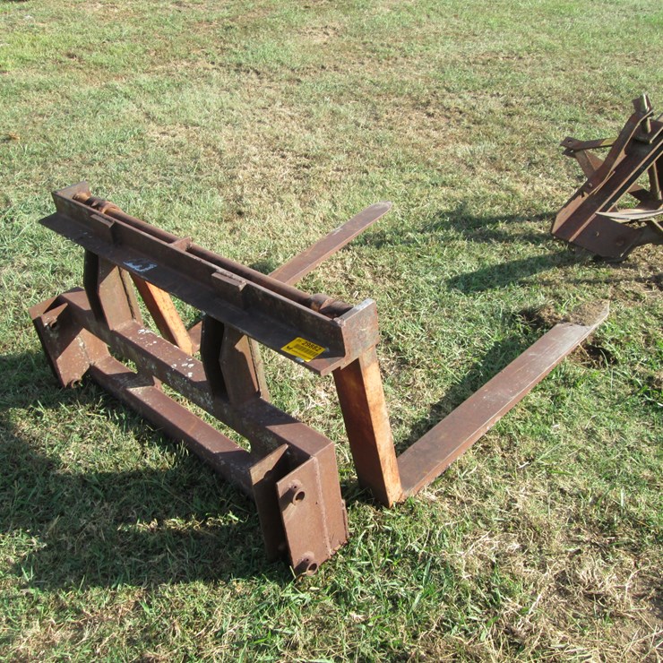 #2079 • Pallet Forks Inv# 29882
