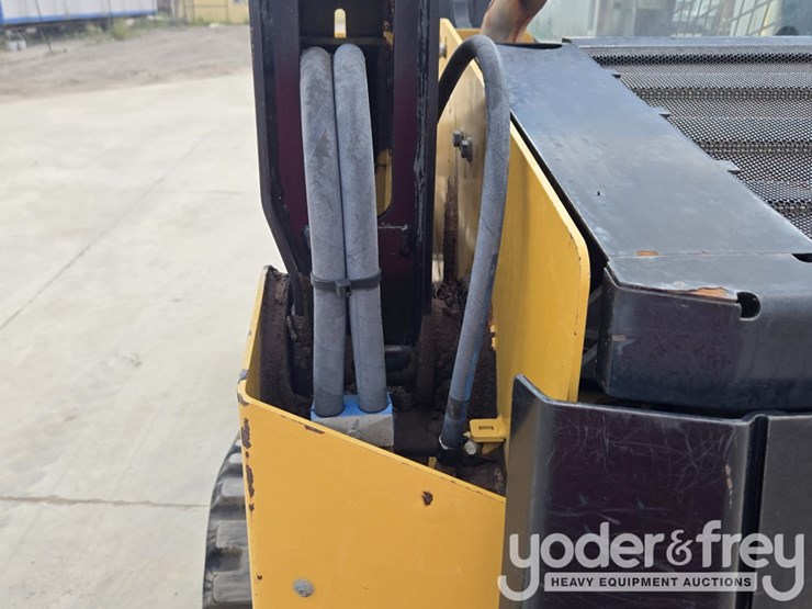 2016-caterpillar-259d-image-29