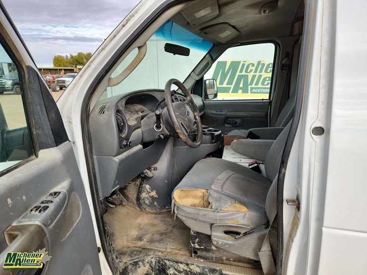 2006-ford-cargo-image-11