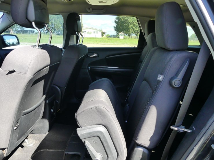 2012-dodge-journey-image-8