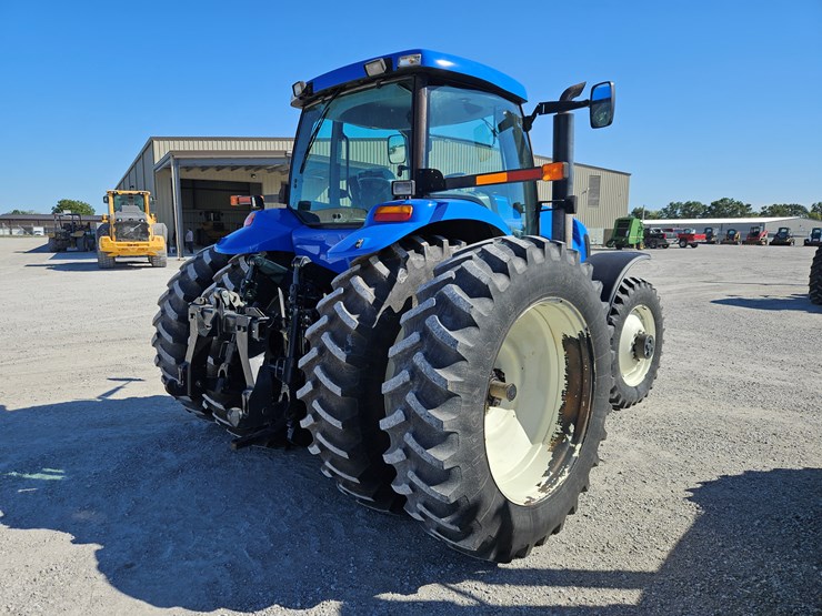 2010-new-holland-tg210-image-5