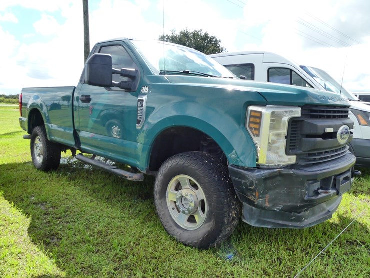 2019-ford-f250-xl-image-2
