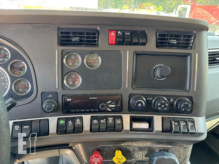 2016-kenworth-t880-image-27